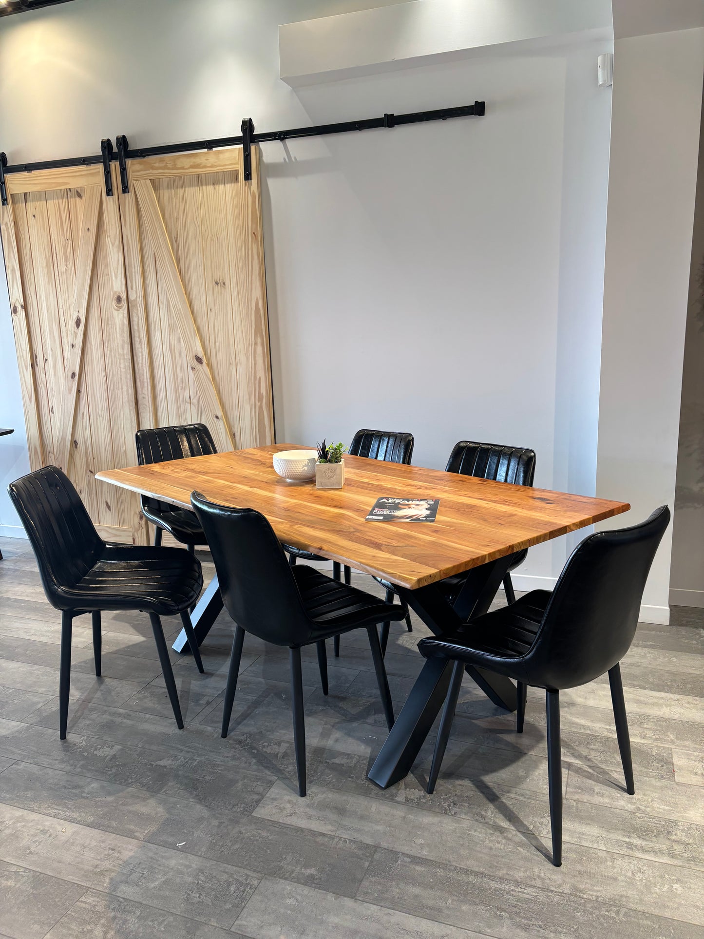 Ensemble table Acacia 72” + chaises cuir végétal