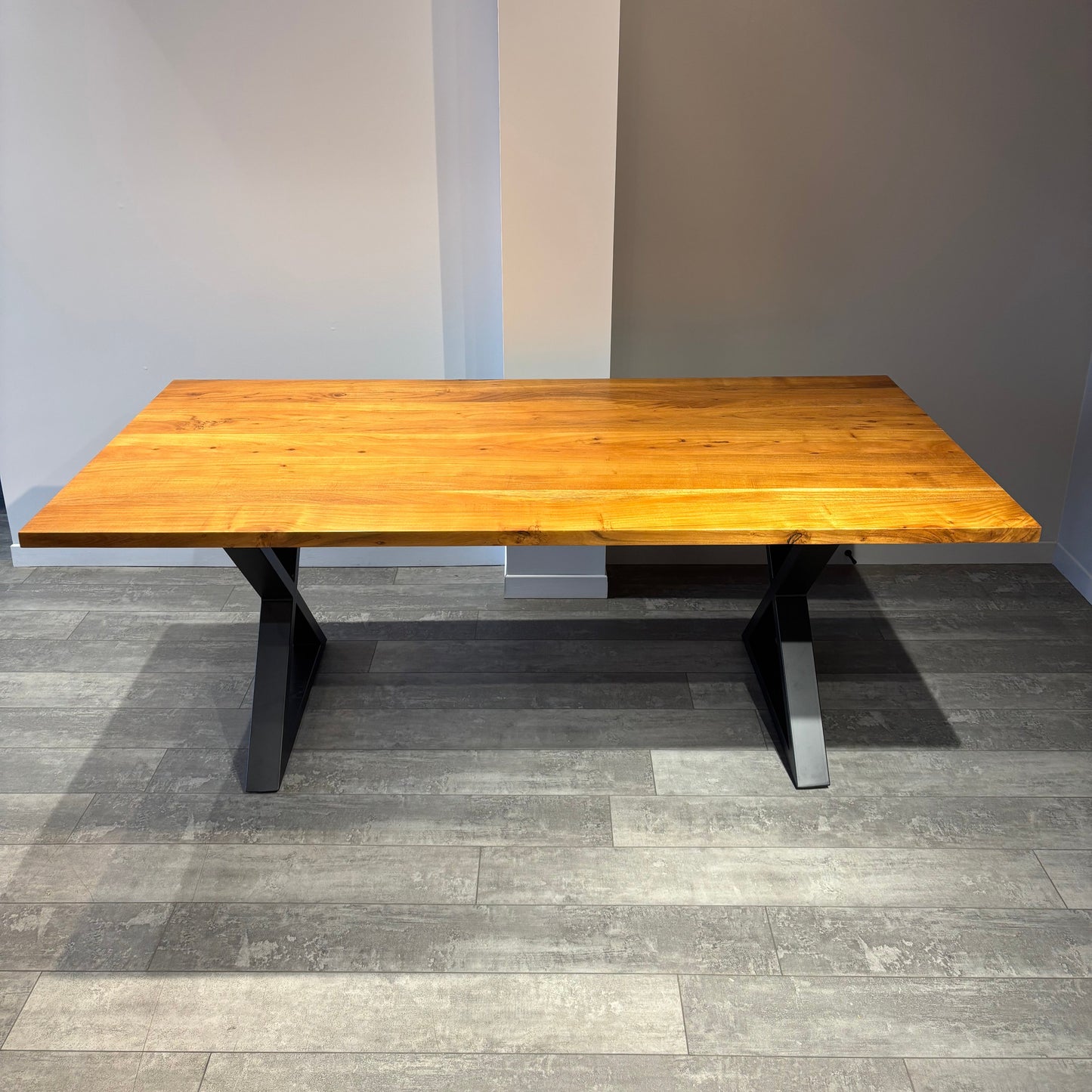 Table en bois d’Acacia, collection ”X”