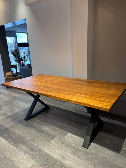 Table en bois d’Acacia, collection ”X”
